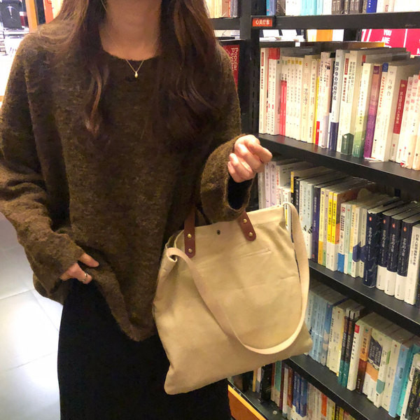 Χειμερινό γυναικείο πουλόβερ ευρύ μοτίβο σε μπλε και πράσινο χρώμα