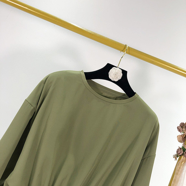 Γυναικεία casual μπλούζα με ελαστική μέση και μανίκια σε πράσινο χρώμα