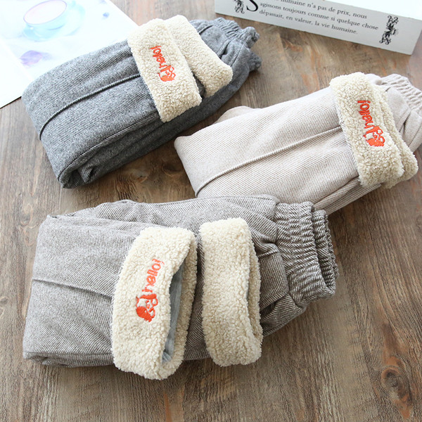 Modern gyereknadrág több színben hímzéssel