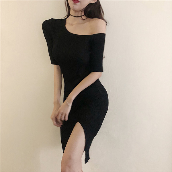 Modern női ruha hasítékkal, 3/4 ujjú szürke és fekete színben