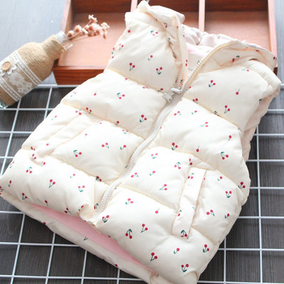 Μοντέρνο γυναικέιο γιλέκο με κουκούλα και εφαρμογή σε λευκό και μπλε χρώμα