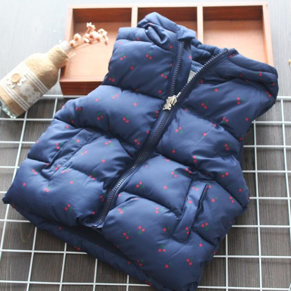 Μοντέρνο γυναικέιο γιλέκο με κουκούλα και εφαρμογή σε λευκό και μπλε χρώμα