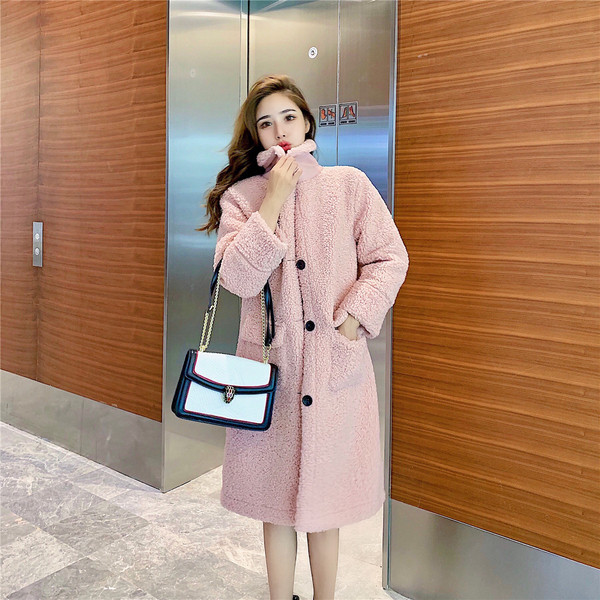 Modern női kabát gombokkal és zsebekkel, három színben