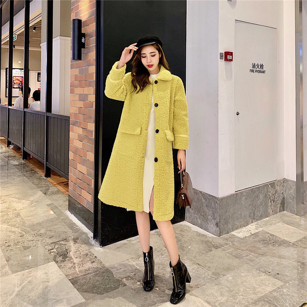 Modern női kabát gombokkal és zsebekkel, három színben