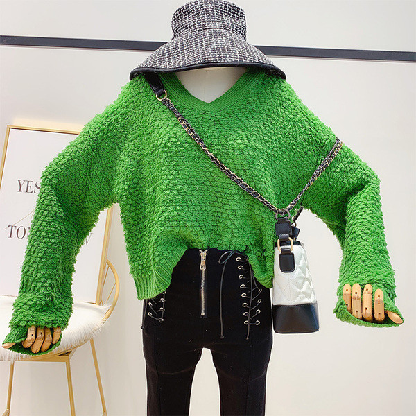 Pulover de dama modern cu decolteu spitz in mai multe culori