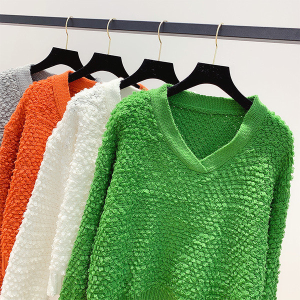 Pulover de dama modern cu decolteu spitz in mai multe culori