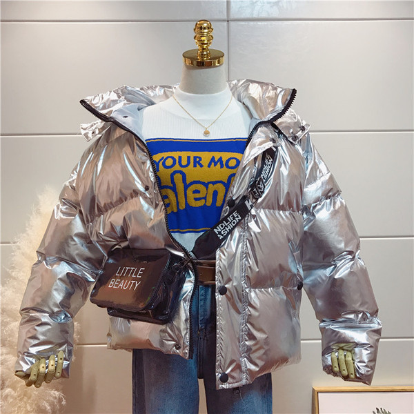 Modern női téli kabát kapucnival ezüst és fekete színben