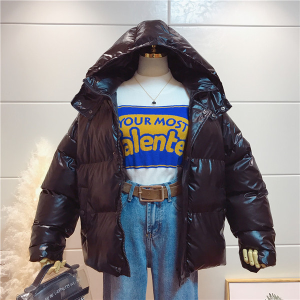 Modern női téli kabát kapucnival ezüst és fekete színben