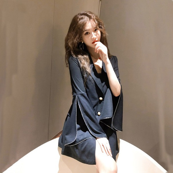 Rochie elegantă de damă, cu mâneci largi și nasturi, în negru