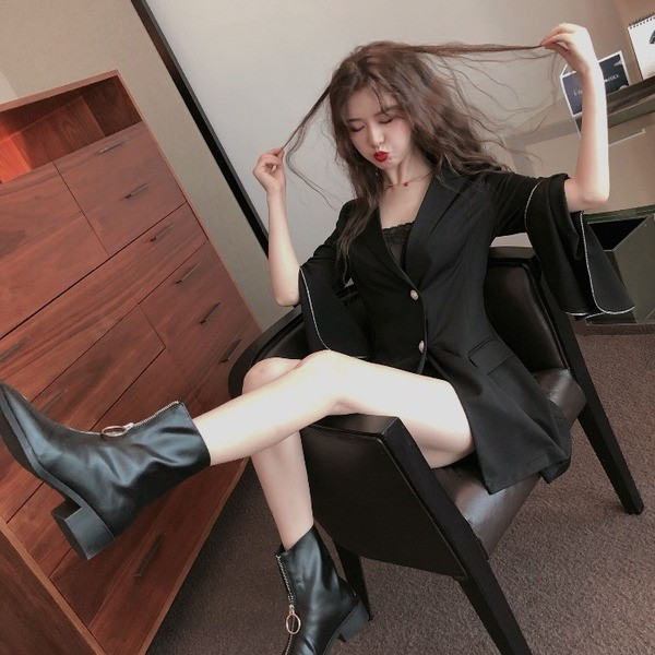 Rochie elegantă de damă, cu mâneci largi și nasturi, în negru