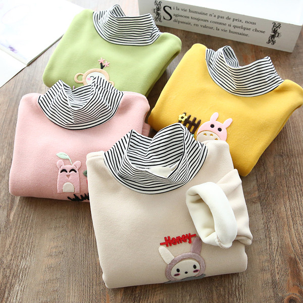 Modern gyermekblúz magas pólógallérral lányoknak rózsaszín, sárga, zöld és bézs színben