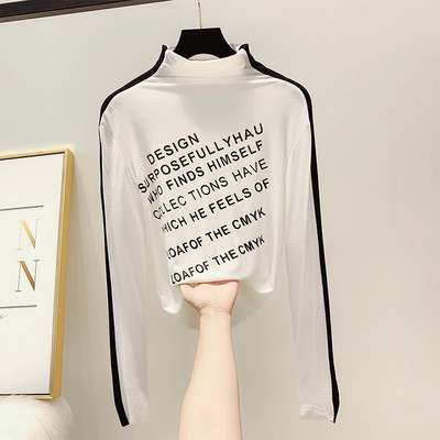 Γυναικείαμπλούζα με γράμματα και κολάρο πόλο σε ασπρόμαυρο χρώμα