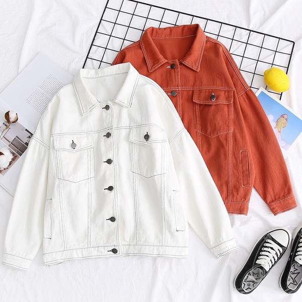 Új modellű női őszi kabát gombokkal és zsebekkel fehér és narancs színben