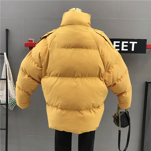 Geaca de iarna de dama cu buzunare mari in negru, alb si galben