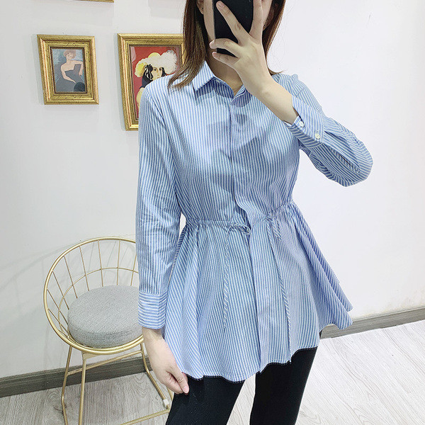 Hosszú csíkos ing derékkötővel és klasszikus gallérral