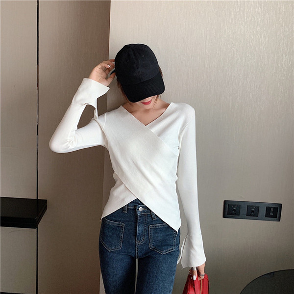 Bluza de dama model asimetric in alb si negru