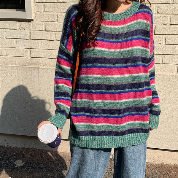 Ριγέ γυναικείο πουλόβερ με λαιμόκοψη σε διάφορα χρώματα