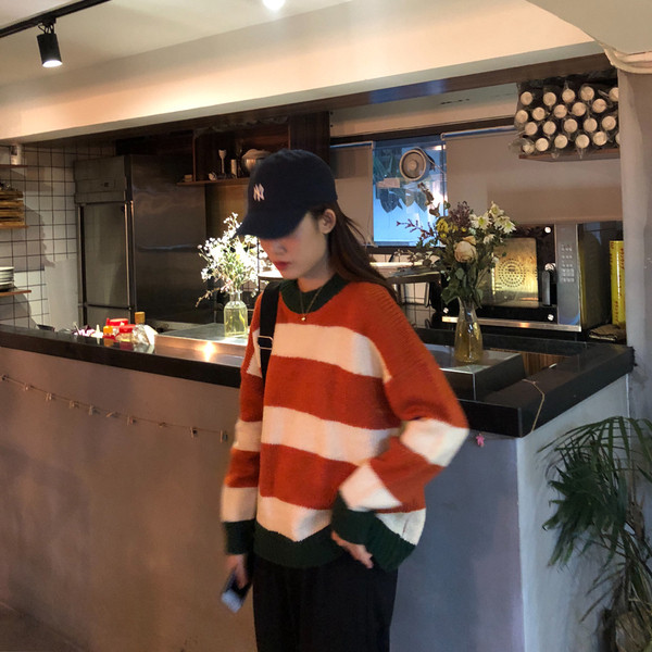 Χειμερινό γυναικείο πουλόβερ με στρογγυλό λαιμόκοψη