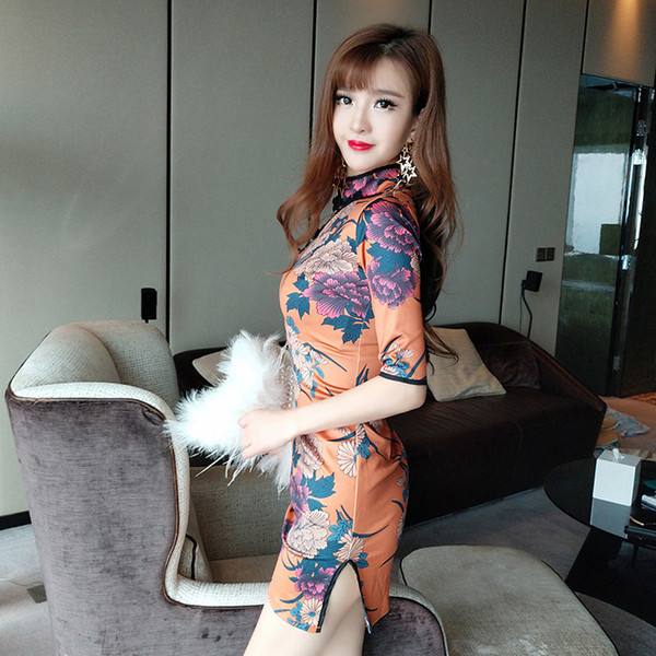 Μοντέρνο γυναικείο φόρεμα με floral print και 3/4 μανίκια