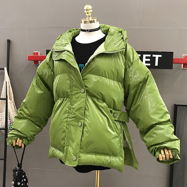 Aktuális női kabát kapucnival különböző színekben