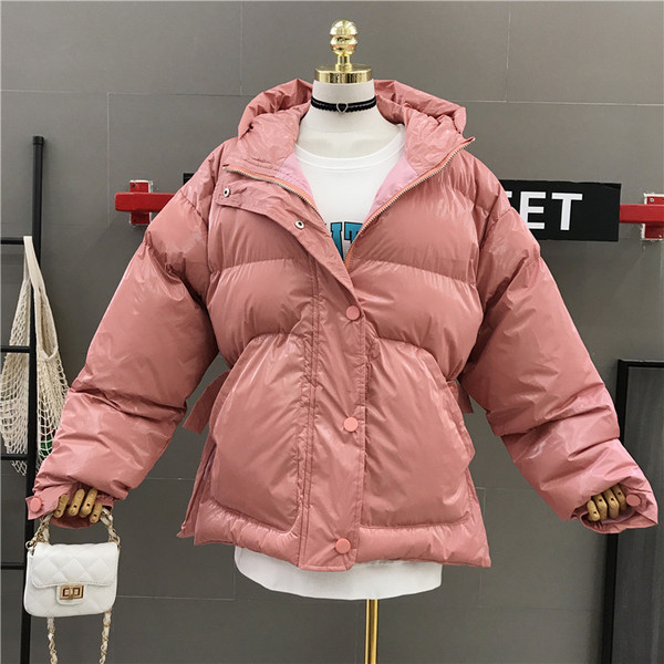 Aktuális női kabát kapucnival különböző színekben