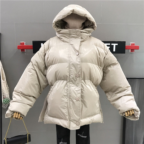 Aktuális női kabát kapucnival különböző színekben