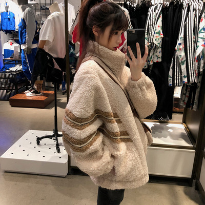 Дамско пухено зимно палто с джобове в бежов и червен цвят