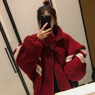 Дамско пухено зимно палто с джобове в бежов и червен цвят