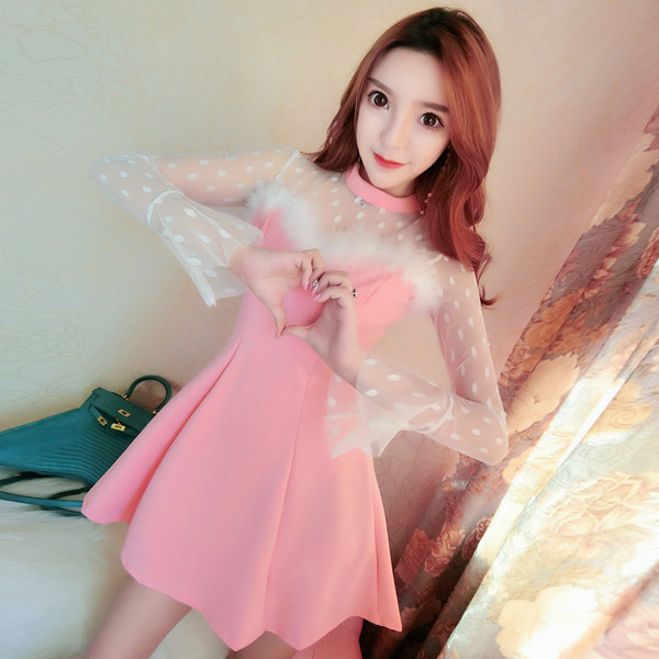 Méretre szabott női ruha lótusz ujjal és pehelyszínben rózsaszín és fekete színben