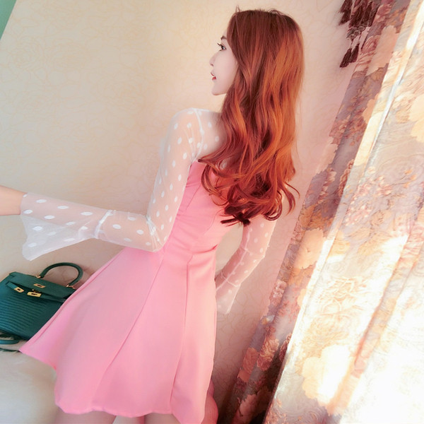 Méretre szabott női ruha lótusz ujjal és pehelyszínben rózsaszín és fekete színben