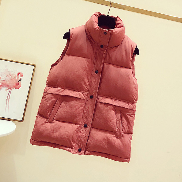 Νέο μοντέλο γυναικείο γιλέκο με μεγάλο κολάρο  σε λευκό, μαύρο και κόκκινο χρώμα