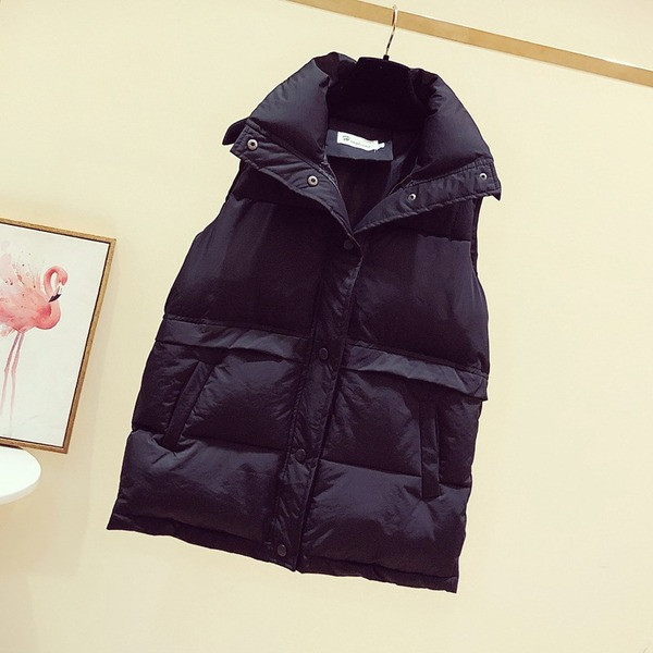 Νέο μοντέλο γυναικείο γιλέκο με μεγάλο κολάρο  σε λευκό, μαύρο και κόκκινο χρώμα