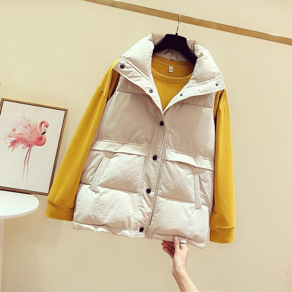 Νέο μοντέλο γυναικείο γιλέκο με μεγάλο κολάρο  σε λευκό, μαύρο και κόκκινο χρώμα