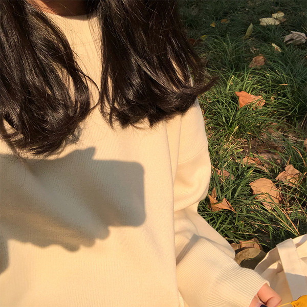 Pulover de dama modern cu decolteu rotund in mai multe culori diferite