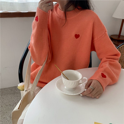 Μοντέρνο γυναικείο πουλόβερ με κεντήματα σε λευκό, γκρι, πορτοκαλί και μπεζ χρώμα