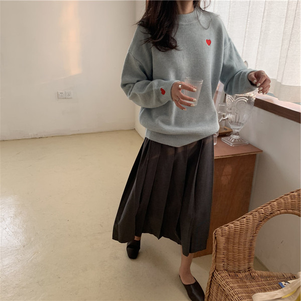 Μοντέρνο γυναικείο πουλόβερ με κεντήματα σε λευκό, γκρι, πορτοκαλί και μπεζ χρώμα