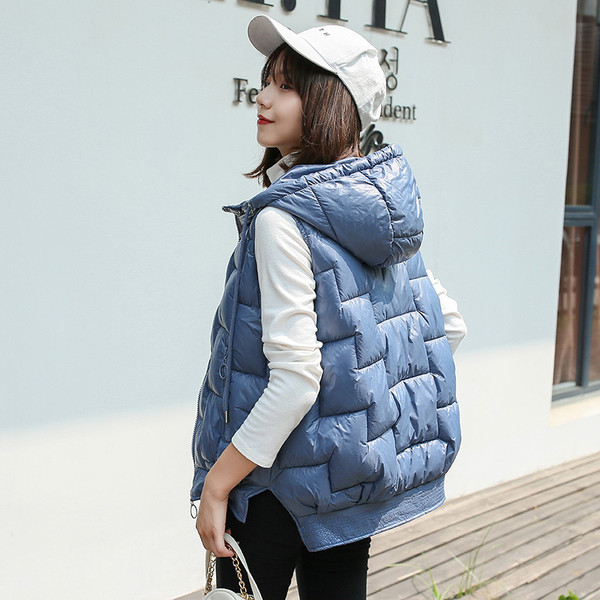 Νέο μοντέλο ασύμμετρο γυναικείο γιλέκο με κουκούλα σε μπλε, μαύρο και άσπρο χρώμα