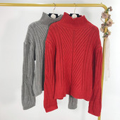 Női vastag pulóver magas gallérral, piros és szürke színben