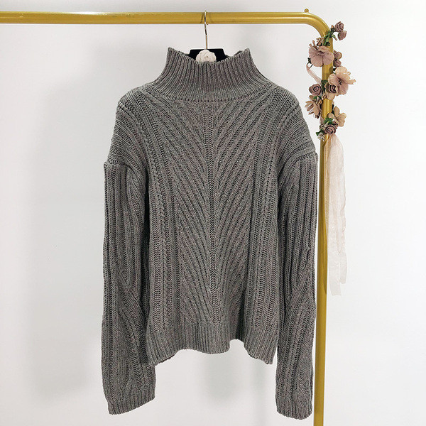 Női vastag pulóver magas gallérral, piros és szürke színben