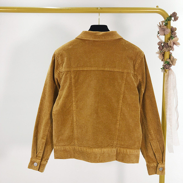 Geaca scurta din catifea de culoare maro cu nasturi si buzunare