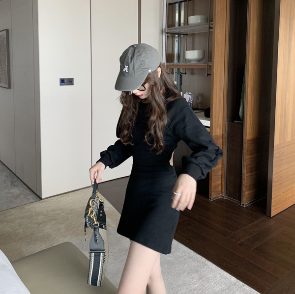 Rövid női ruha, hosszú ujjú fehér és fekete színben