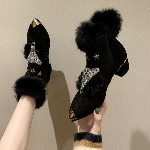 ÚJ női csizma modell pehellyel és 3D elemmel, fekete és szürke színben