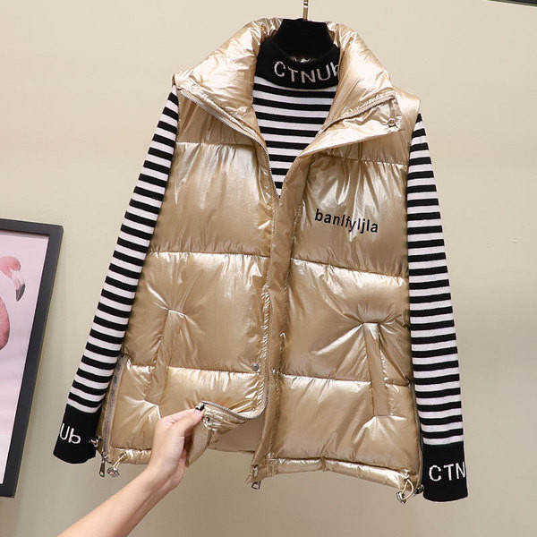 Vestă modernă de damă cu o inscripție în negru, argintiu și auriu