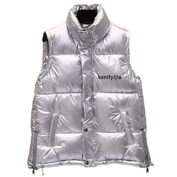 Vestă modernă de damă cu o inscripție în negru, argintiu și auriu