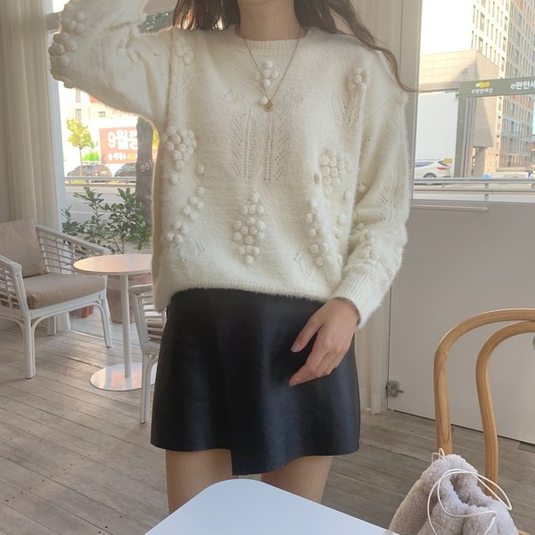 Χειμερινό γυναικείο πουλόβερ σε λευκό και μπλε χρώμα