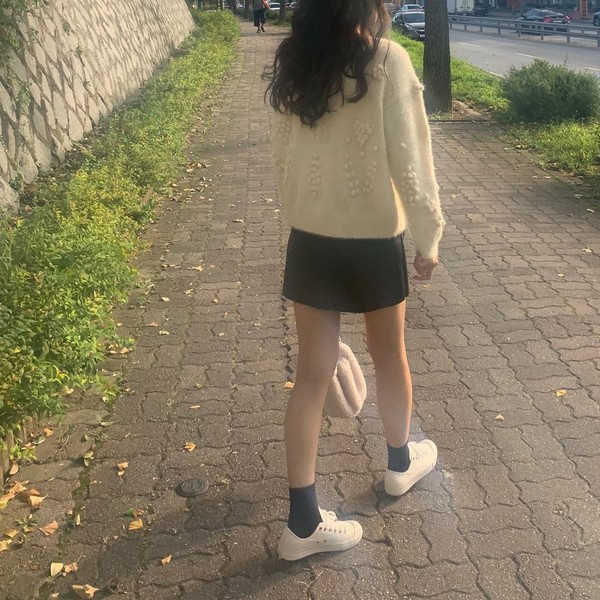 Χειμερινό γυναικείο πουλόβερ σε λευκό και μπλε χρώμα