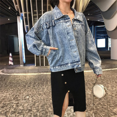 Rövid és széles női farmerdzseki világos színben