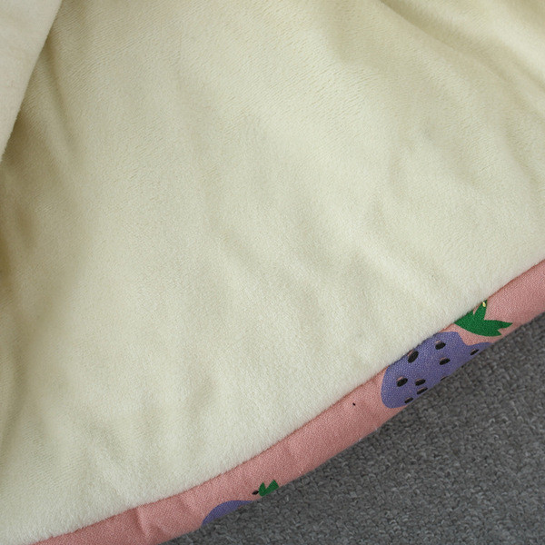 Modern gyerekkabát 3D elemmel és rózsaszín és sárga mintával