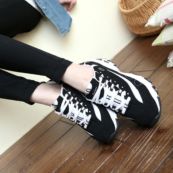 Alkalmi férfi tornacipő fűzővel és vastag talppal, fekete színben