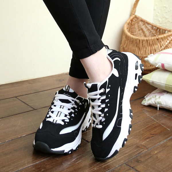 Alkalmi férfi tornacipő fűzővel és vastag talppal, fekete színben